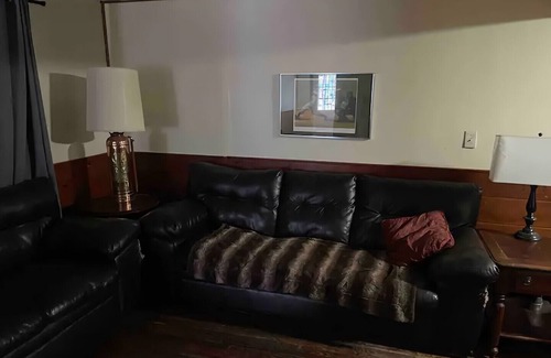 Creston Heights House | 2 bedroom duplex, WiFi, Fenced in yard. Pets Welcome 30+ day rental