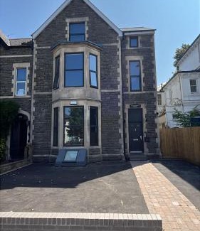Adamsdown Apartment | 2 Bedroom Flat in Marlborough House Cardiff Centre