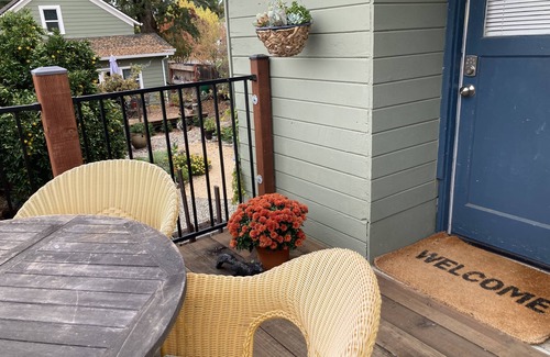 Cloverdale Apartment | 2 Bedroom Flat With Short Walk to Downtown