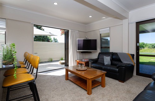 Waihi Beach Apartment | 2 bedroom ground floor apartment