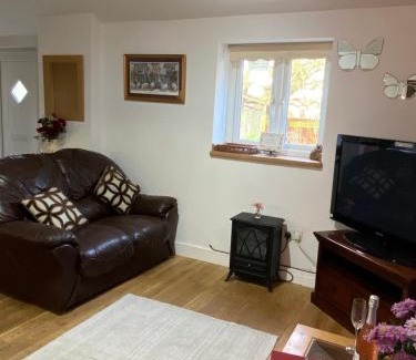 Tilney Fen End House | 2 bedroom Holiday home in Norfolk private field