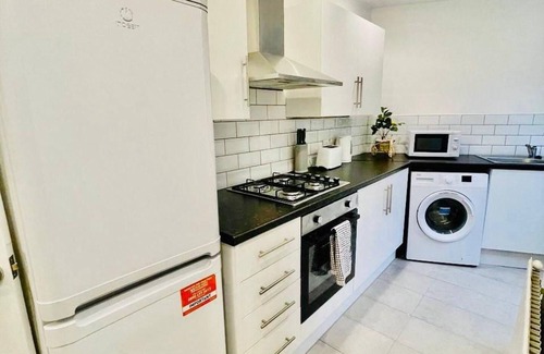 Liverpool House | 2 Bedroom House in Liverpool With Free Parking