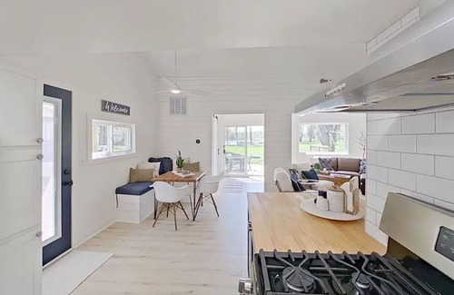 Lakeland House | 2-bedroom house on Strawberry Lake in Pinckney, MI with hot tub, WiFi.