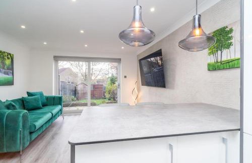 Borehamwood House | 2 bedroom house with parking in Borehamwood