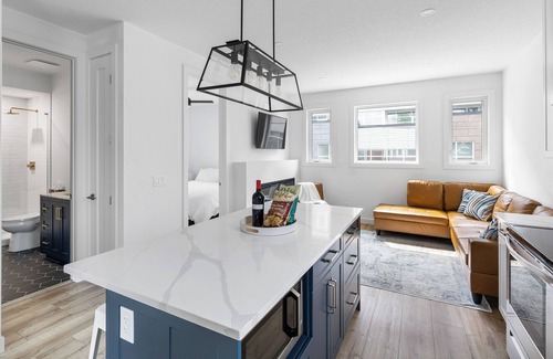 Inglewood Apartment | 2 bedroom Inglewood home with backyard. 12 minute walk to Stampede/Saddledome