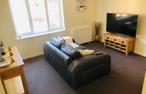 Whalebone Apartment | 2 Bedroom, Near Station, Fast WI-FI, Free Parking!