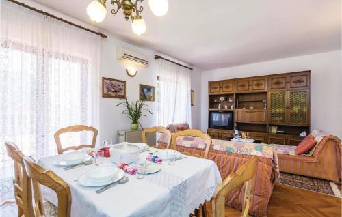 Viskovo Apartment | 2 Bedroom Nice Apartment In Viskovo