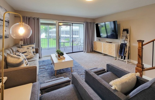 Welaka Condo | 2 Bedroom, Pool & River View Condo