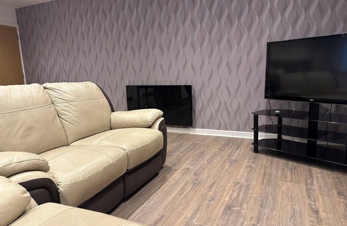 Grimsby Apartment | 2 Bedroom/Private Parking/Fast WiFi/Serviced Apartment