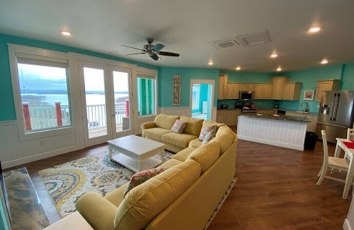 Branson Resort | 2-bedroom resort in wonderful Branson, MO, with AC, WiFi, fitness room on site
