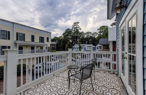 Bluffton Villa | 2 Bedroom Retreat with Private Balcony