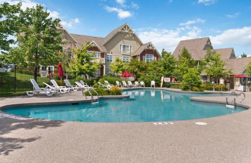The Blue Mountains House | 2 Bedroom Rivergrass with a View