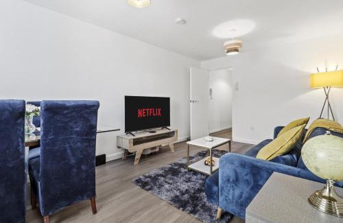 Kettering Apartment | 2 Bedroom Serviced Apartment in Kettering Centre- Northampton, Sleeps 4, free parking, Wifi, Sky, Netflix