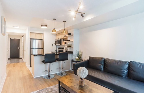 Fort York Hotel | 2-bedroom+Sofabed W/1Bath with AC and WiFi in Downtown