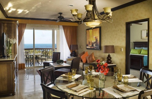Playa Mujeres Resort | 2 Bedroom Suite available Christmas and New Year 12-20-2025 to 1-3-2026