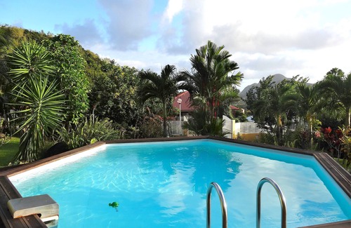 Le Diamant Apartment | 2-bedroom villa in a quiet garden with trees and flowers