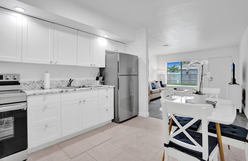 Deerfield Beach Villa | 2 Bedroom villa, 5 min to Beach, walk to Shopping, Restaurants and more