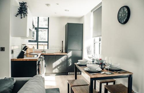 Cartworth Apartment | 2-Bedroom with Breathtaking Views in Holmfirth Village, Huddersfield
