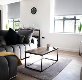 Cartworth Apartment | 2-Bedroom with Breathtaking Views in Holmfirth Village, Huddersfield