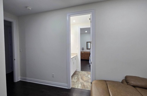 Vaughan House | 2 bedroom with ensuite near Klienburg Ontario