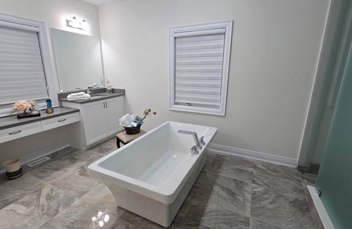 Vaughan House | 2 bedroom with ensuite near Klienburg Ontario