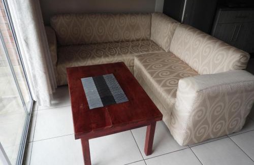 Harare Apartment | 2 bedroomed apartment with en-suite and kitchenette - 2064