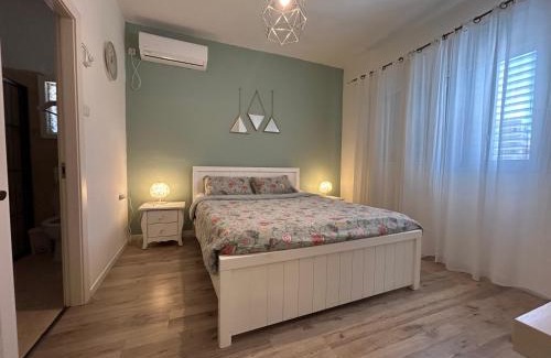 Bat Yam Apartment | 2 Bedrooms Apartment " Marcheliz " in Bat-yam