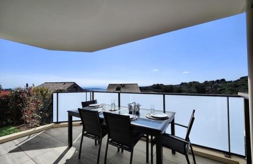 Vallauris Apartment | 2 bedrooms apartment Sea View Pool WiFi Parking CLIM