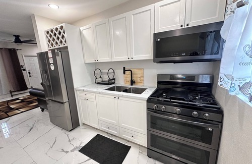 Nassau Apartment | 2-bedrooms family friendly rental to enjoy in Nassau with AC and quietness.