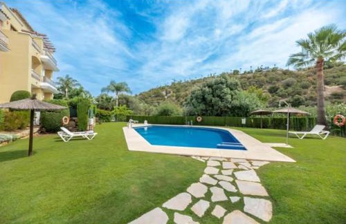 Benahavis Apartment | 2 Bedrooms - Sleeps 4 - Garden and Pool with View