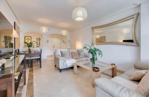 Benahavis Apartment | 2 Bedrooms - Sleeps 4 - Garden and Pool with View