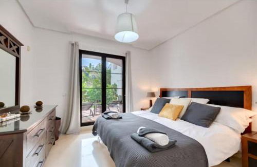 Benahavis Apartment | 2 Bedrooms - Sleeps 4 - Garden and Pool with View