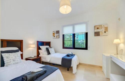 Benahavis Apartment | 2 Bedrooms - Sleeps 4 - Garden and Pool with View