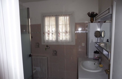 Les Maillans Bed & Breakfast | 2 bedrooms upstairs in a house with swimming pool