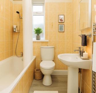 Chorlton-cum-Hardy Apartment | 2 Beds Suburb Nestled Nook