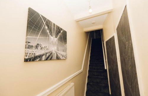 Chorlton-cum-Hardy Apartment | 2 Beds Suburb Nestled Nook