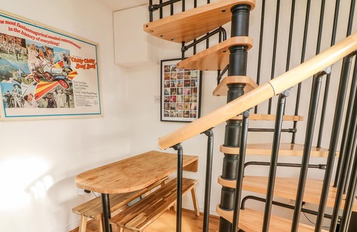Allithwaite Cottage | 2 BOARBANK FARM, pet friendly, with a garden in Allithwaite