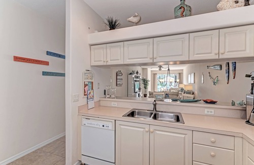 Bradenton Villa | 2 BR,2BA Villa with den & garage close to the beaches of Anna Maria Island