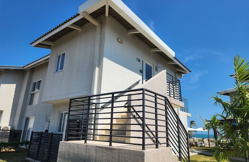 Punta Chame Villa | 2 BR Beachfront family villa in Playa CaracolnCondominio familiar