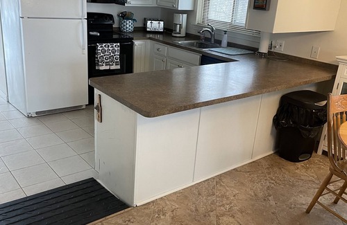 Whitmore Lake House | 2 BR Cottage on all sports lake 10 minutes from downtown Ann Arbor