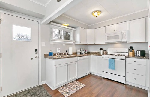 Oakwood Hills House | 2 BR remodeled home near Cary/Crystal Lake/McHenry