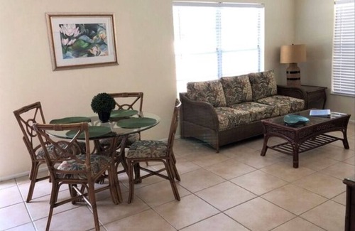 Laurel Villa | 2 BR VILLA SUITE w/queen bed