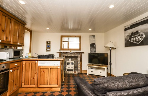 Kirkcudbright Cottage | 2 BURNSIDE PLACE, pet friendly in Kirkcudbright