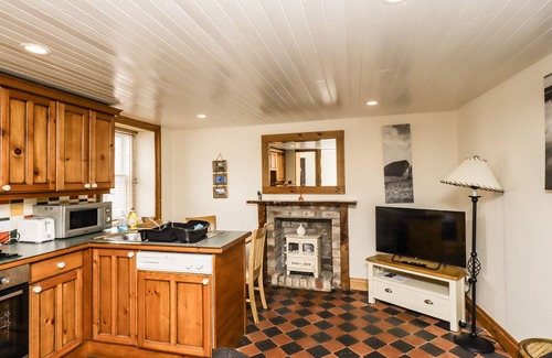 Kirkcudbright Cottage | 2 BURNSIDE PLACE, pet friendly in Kirkcudbright