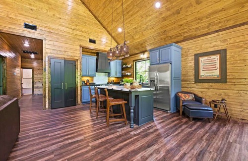 Broken Bow Cabin | 2 Cabins w/Pickleball, Heated & Chilled Pools
