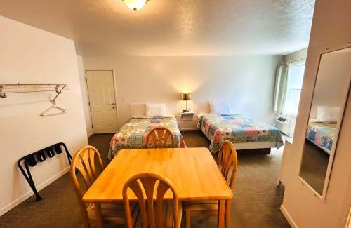 Lake City Hotel | 2 Compact Combined Family Studios