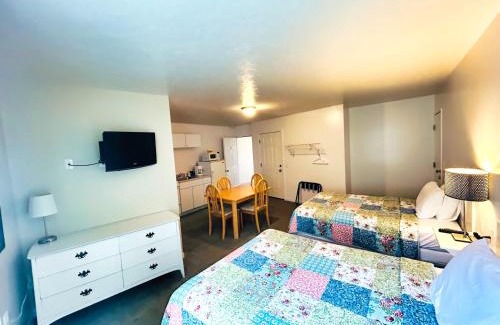 Lake City Hotel | 2 Compact Combined Family Studios