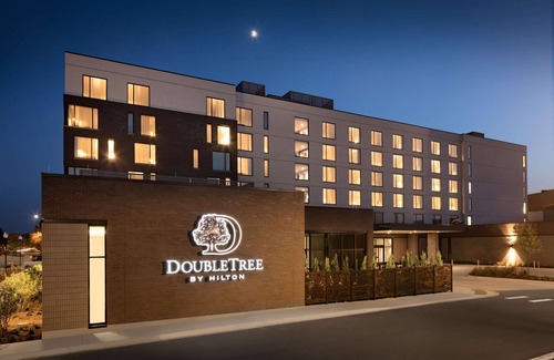 Greeley House | 2 Connecting Suites at a 4⭐️ Hotel