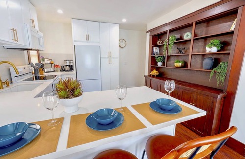 Whittier Apartment | 2 Craftsman Duplex Units - Groups - Views - Parking - W/D - Disney/Universal