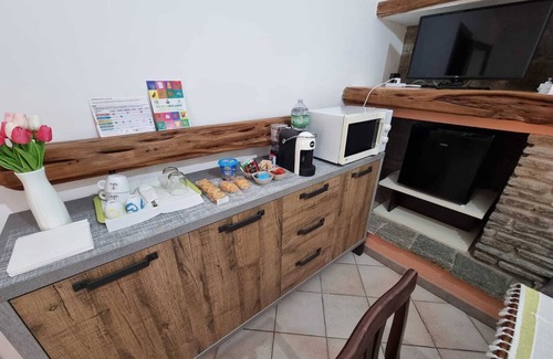 Capoterra House | 2 DOUBLE BEDS, MINI FRIDGE, COFFEE MACHINE, MICROWAVE OVEN, TABLE.